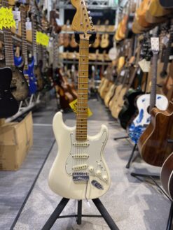 fender strat jimi hendrix montgermont rennes 1